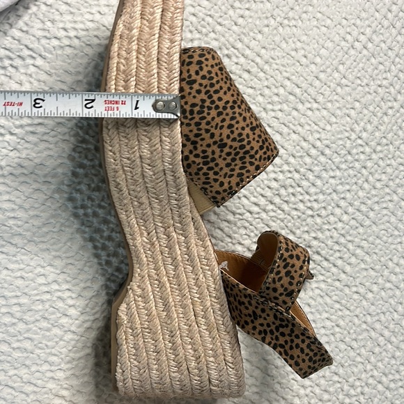 Universal threads platform sandals - Picture 5 of 5